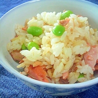 焼き鮭リメイク☆鮭と枝豆の混ぜご飯